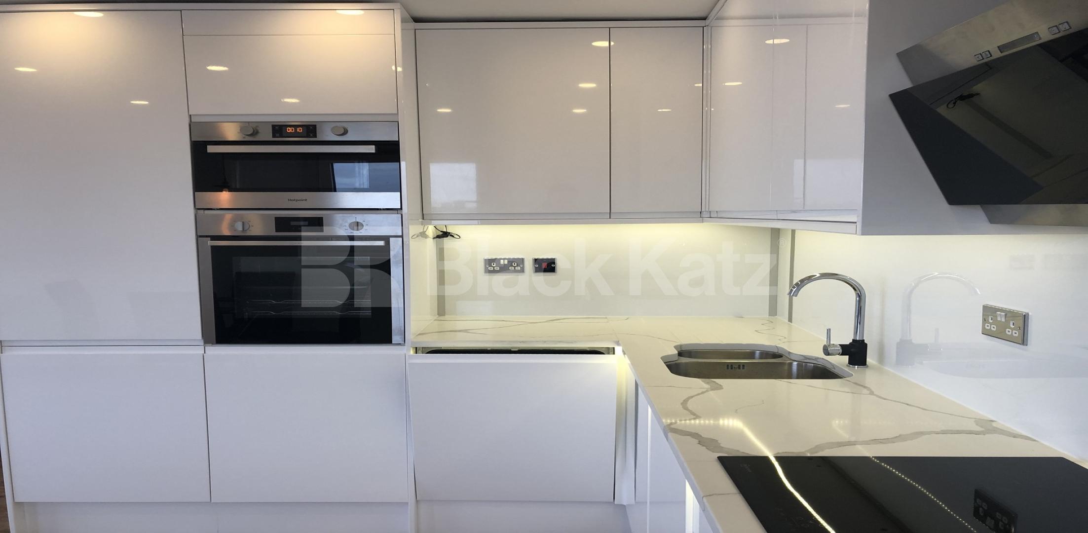 			UNDER OFFER  (Includes Water Rates). , 1 Bedroom, 1 bath, 1 reception Apartment			 Denning Point. Commercial Street., Aldgate 